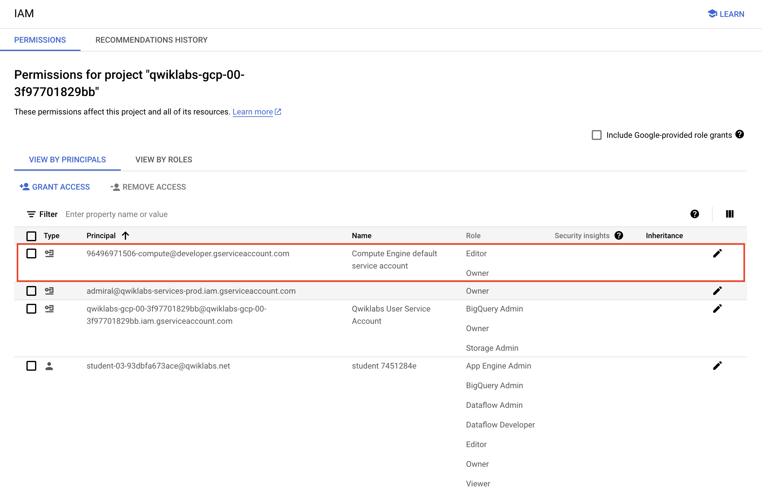 Nome da conta de serviço padrão e status do editor do Compute Engine destacados na página com a guia &quot;Permissões&quot;