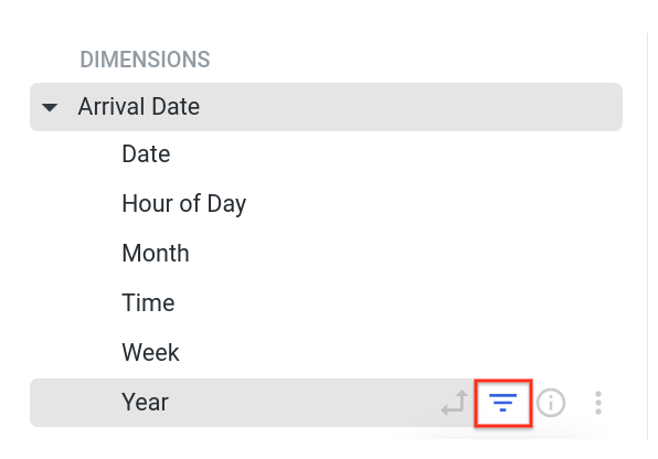 [Arrival Date] プルダウン メニューが開かれ、[Year] オプションでフィルタボタンがハイライト表示されている