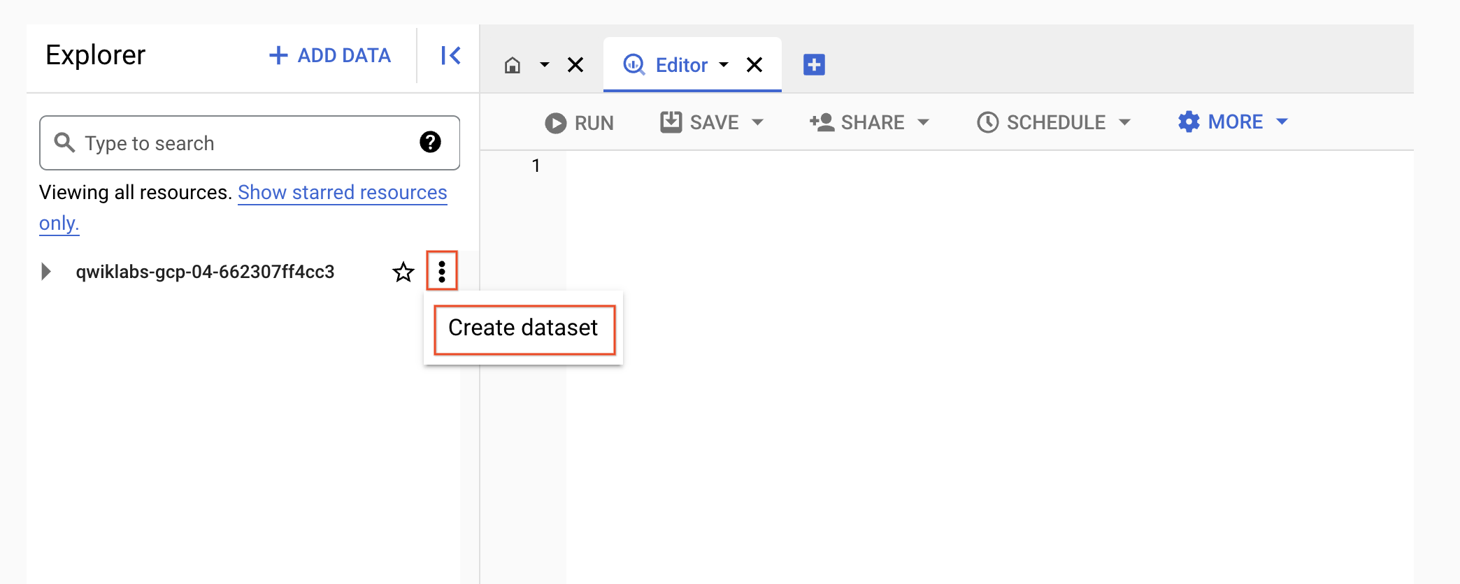 La consola de BigQuery, en la que se destacan el ícono Ver acciones y la opción de menú Crear conjunto de datos