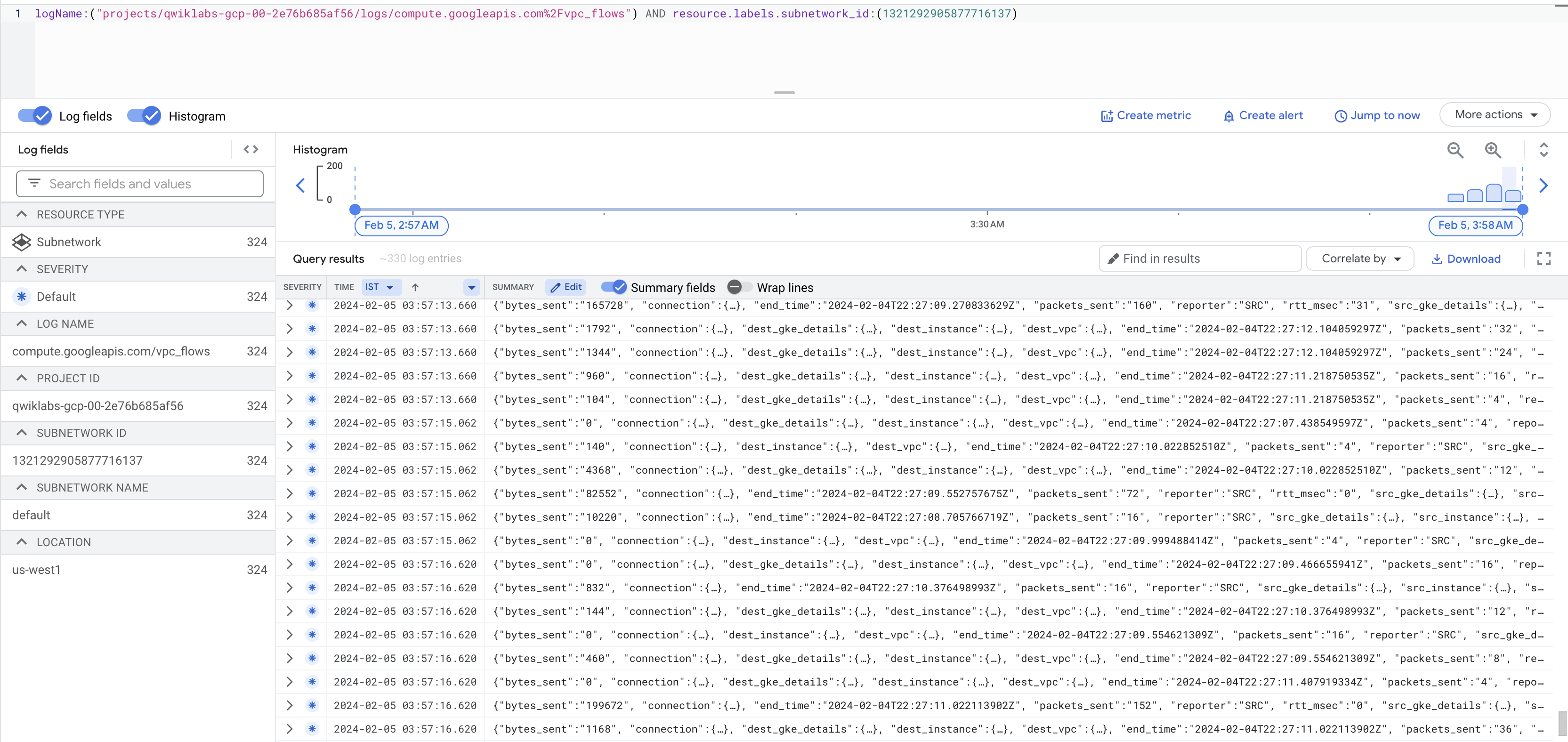 Uma lista de registros, acompanhada de resumos, carimbos de data/hora e gravidade.