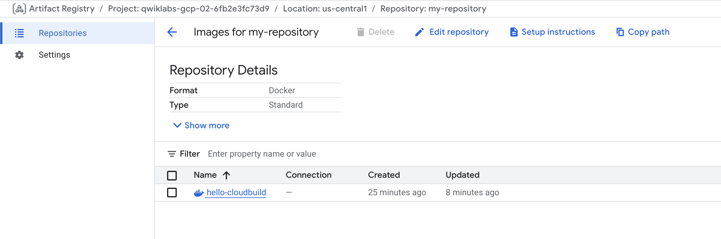 La página Images for my-repository, que incluye el repo hello-cloudbuild y el panel de Artifact Registry.